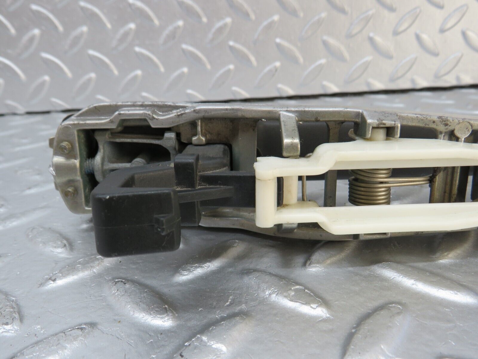 33911 Mercedes-Benz W124 260E Rear Left Exterior Door Handle