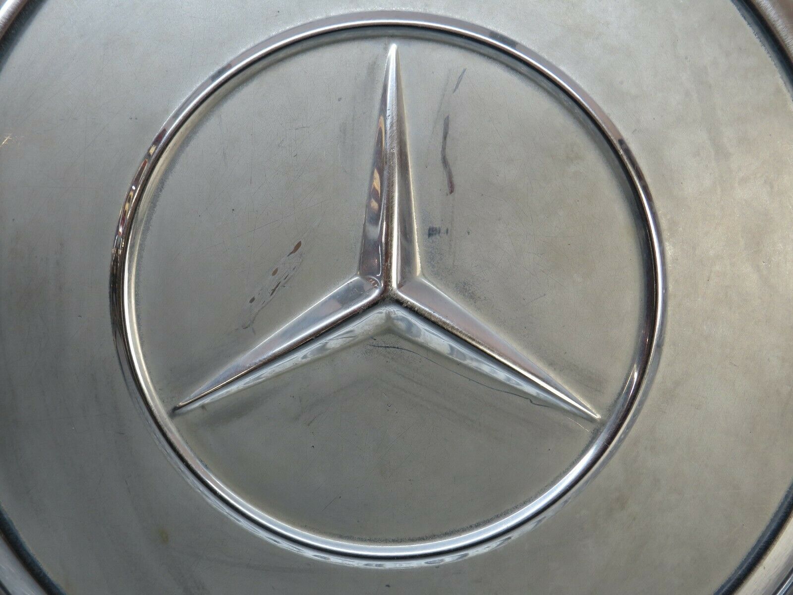 23866 Mercedes-Benz C107 450SLC Coupe Wheel Trim Hub Cap 14"
