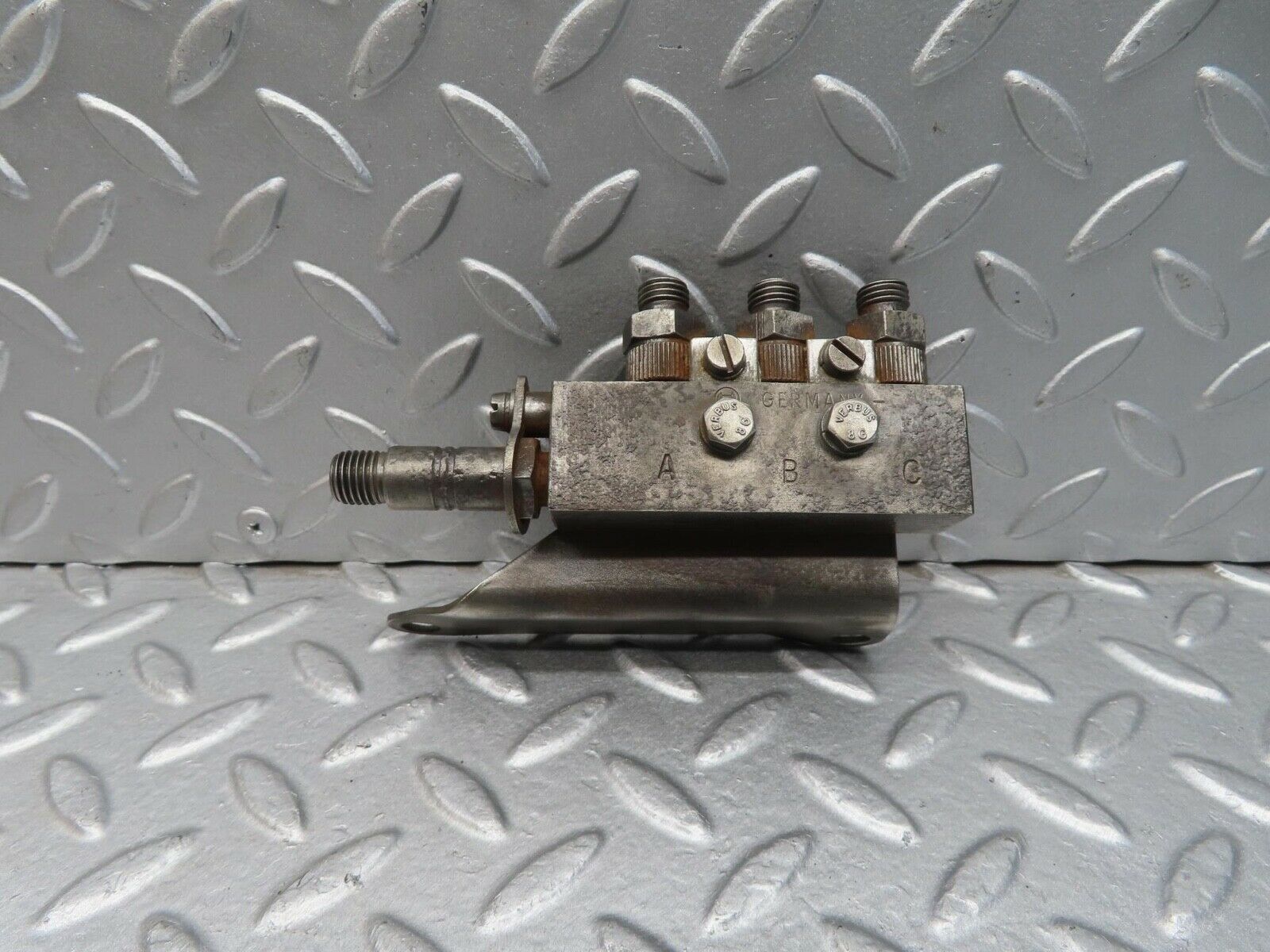 12885 Mercedes-Benz W111 220SE Fuel Injection Distributor