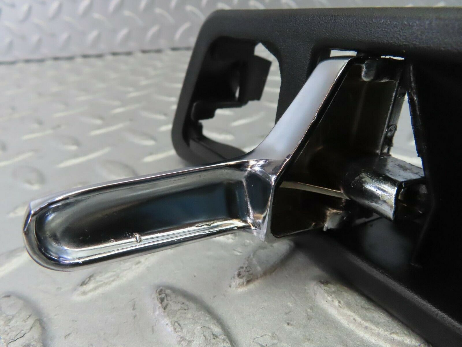 10378 Mercedes-Benz W201 190E Left Interior Door Handle 2017660164