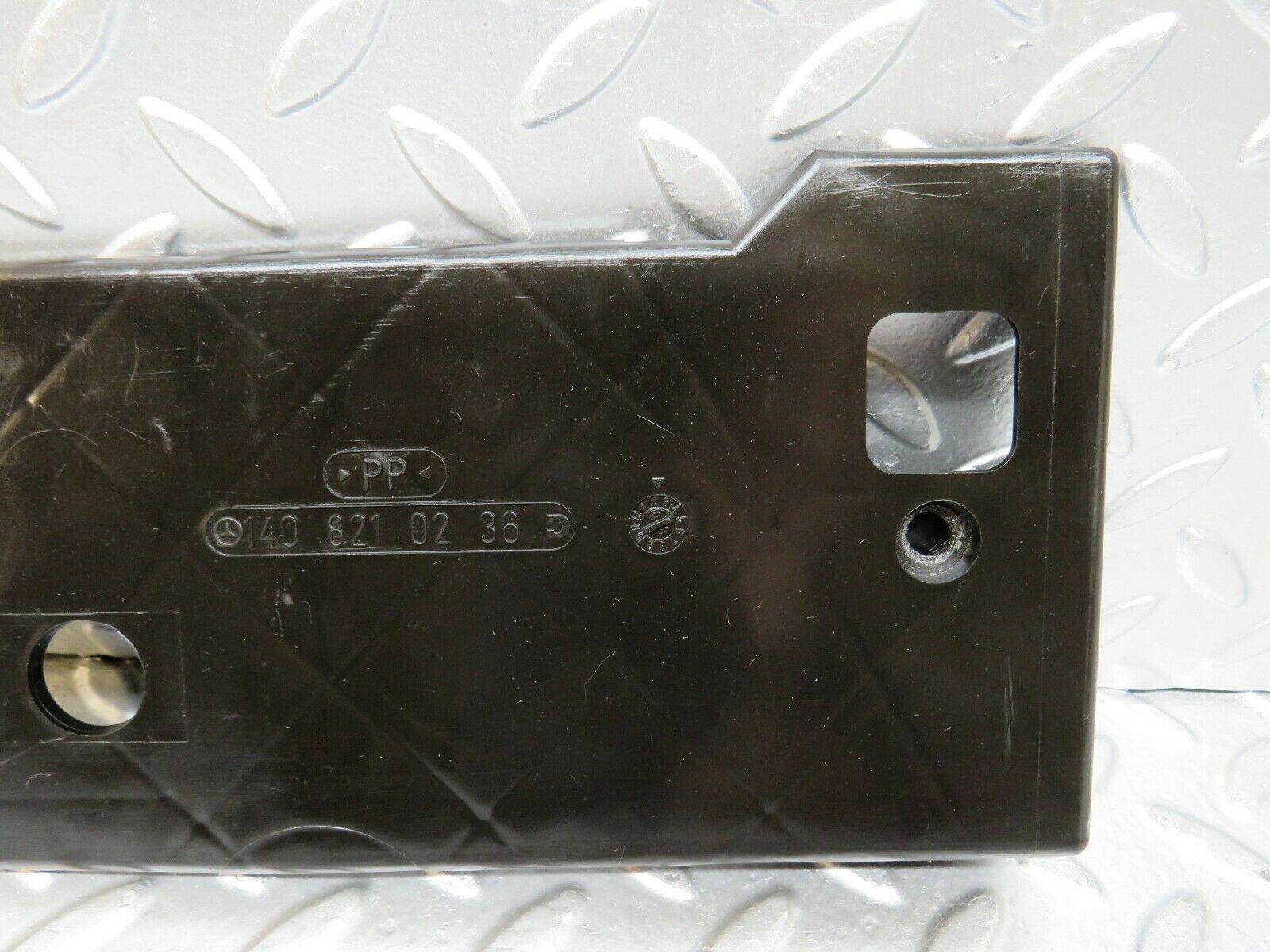 24613 Mercedes-Benz W140 S320 Cable Channel Cover Rear Right 1408210236