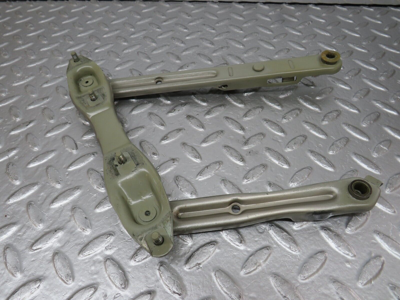 33724 Mercedes-Benz W201 190E 2.0L Bonnet Hinge Left Side