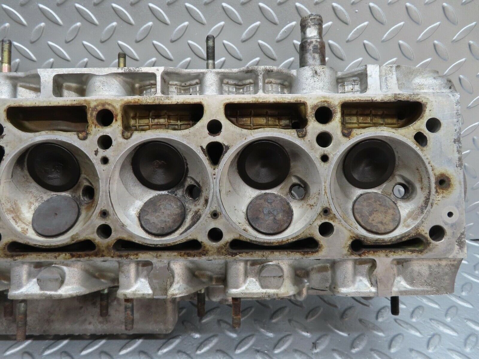 16072 Mercedes-Benz W123 280E Cylinder Head 1100161901