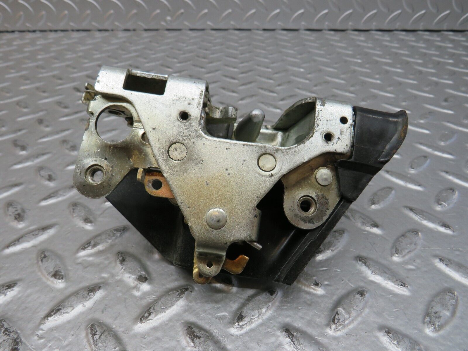 28742 Mercedes-Benz W123 230E Rear Left Door Lock Mechanism 1237230108