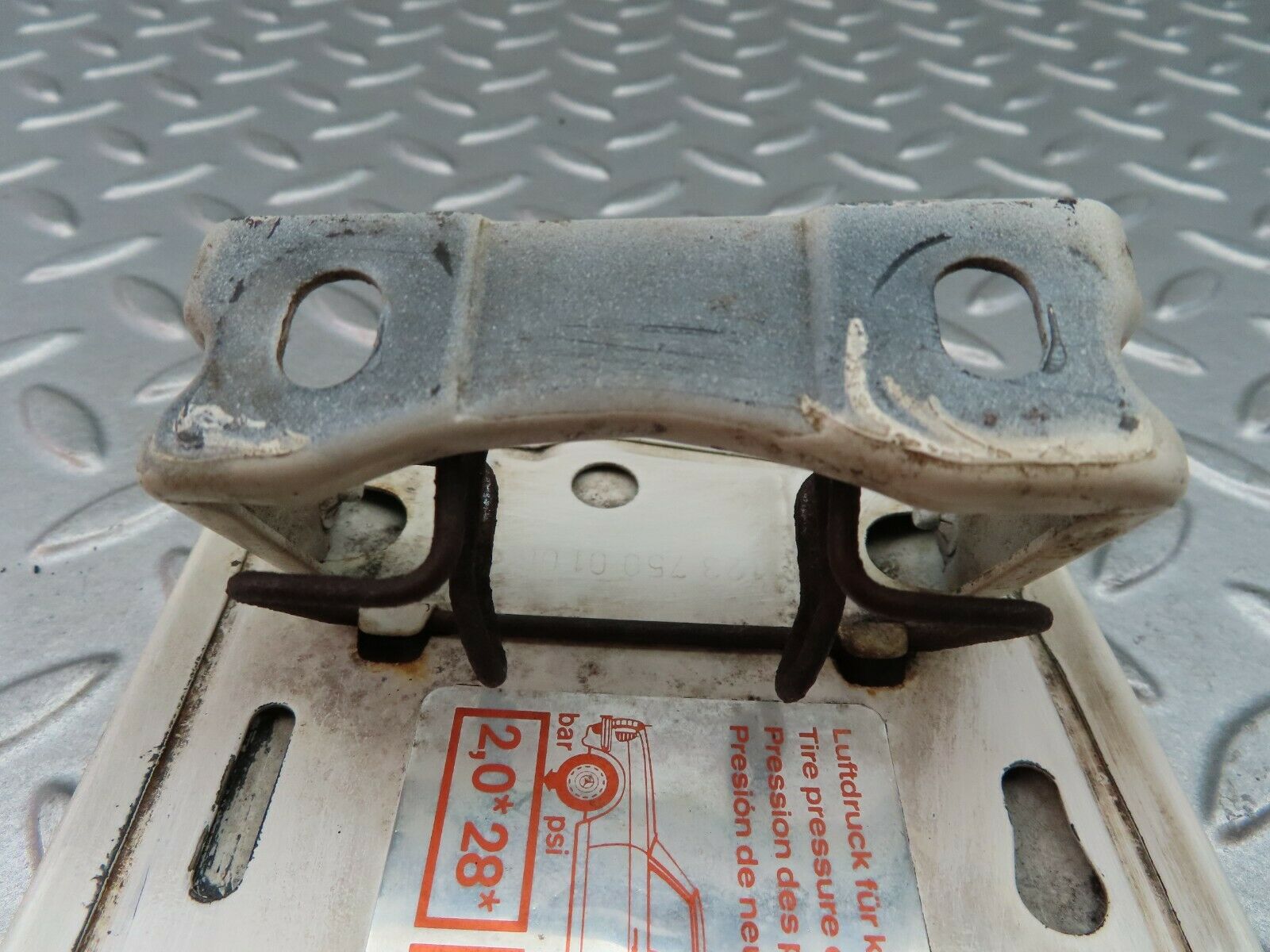 5788 Mercedes-Benz W123 200 Fuel Tank Flap Cap 1237500106