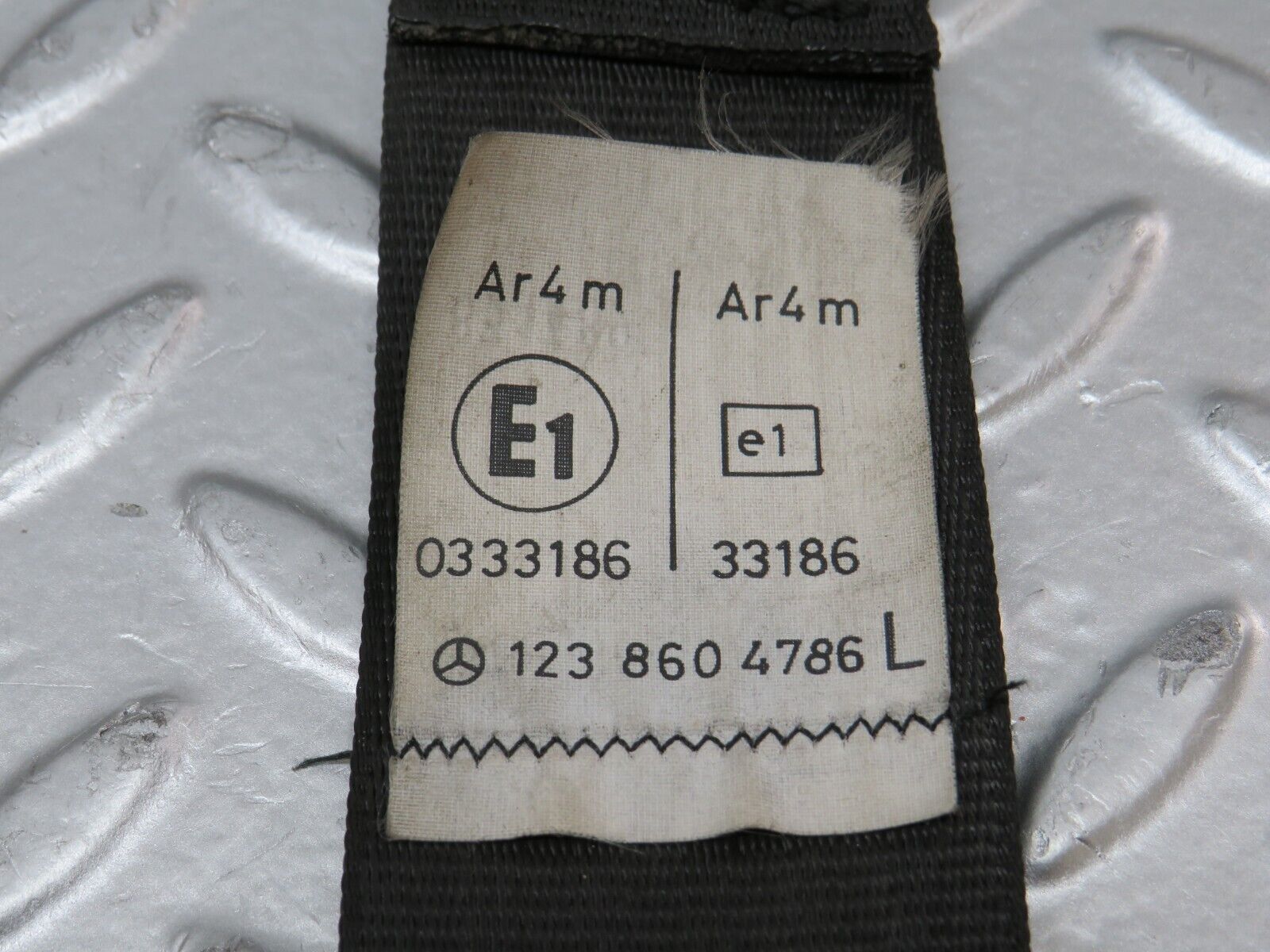 26980 Mercedes-Benz W123 240D Front Left Seat Belt 1238604786