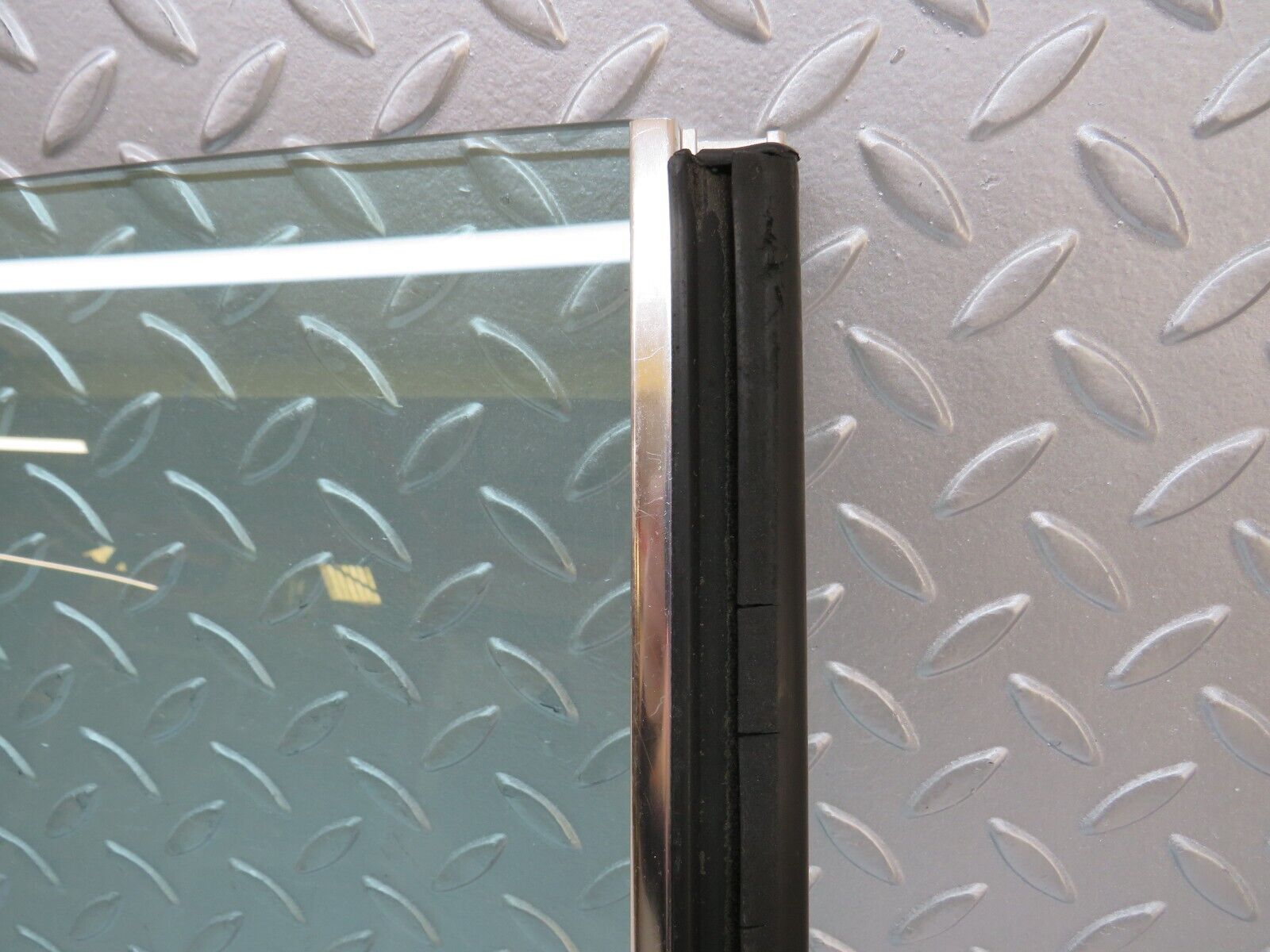 34412 Mercedes-Benz C126 380SEC Coupe Rear Right Window Glass