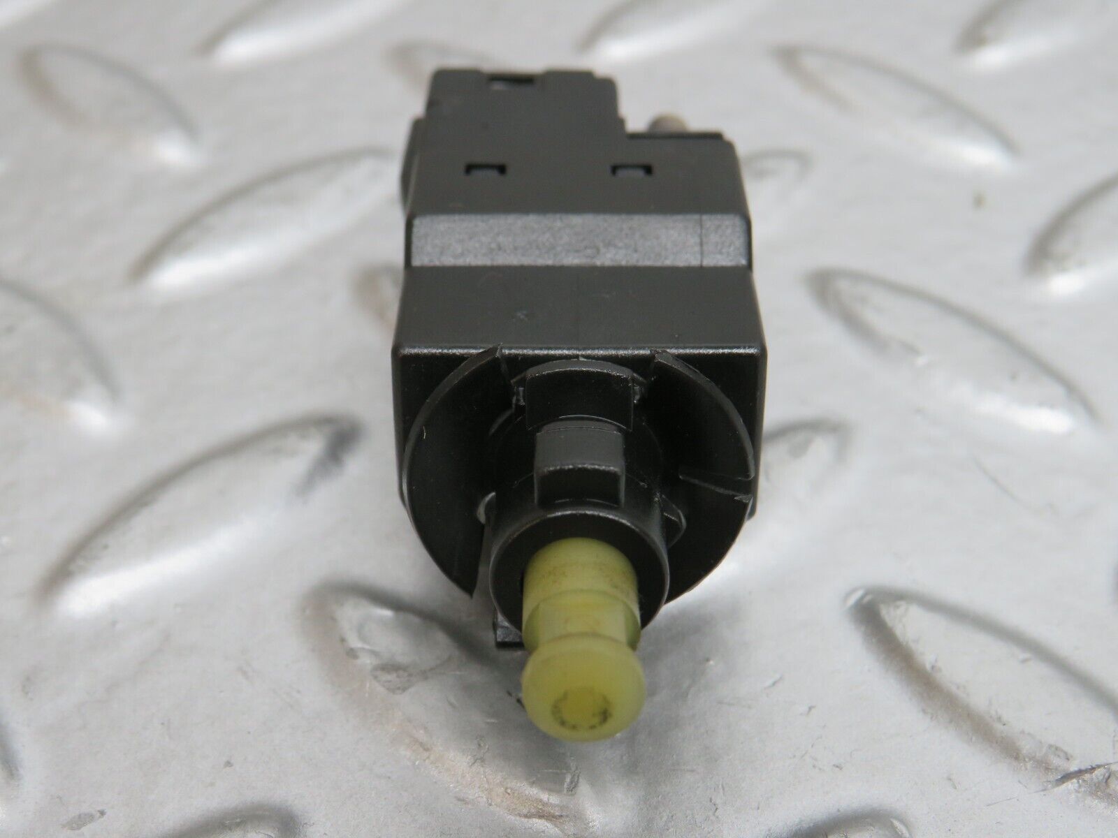 29178 Mercedes-Benz C124 320CE Coupe Brake Light Switch 0015450109