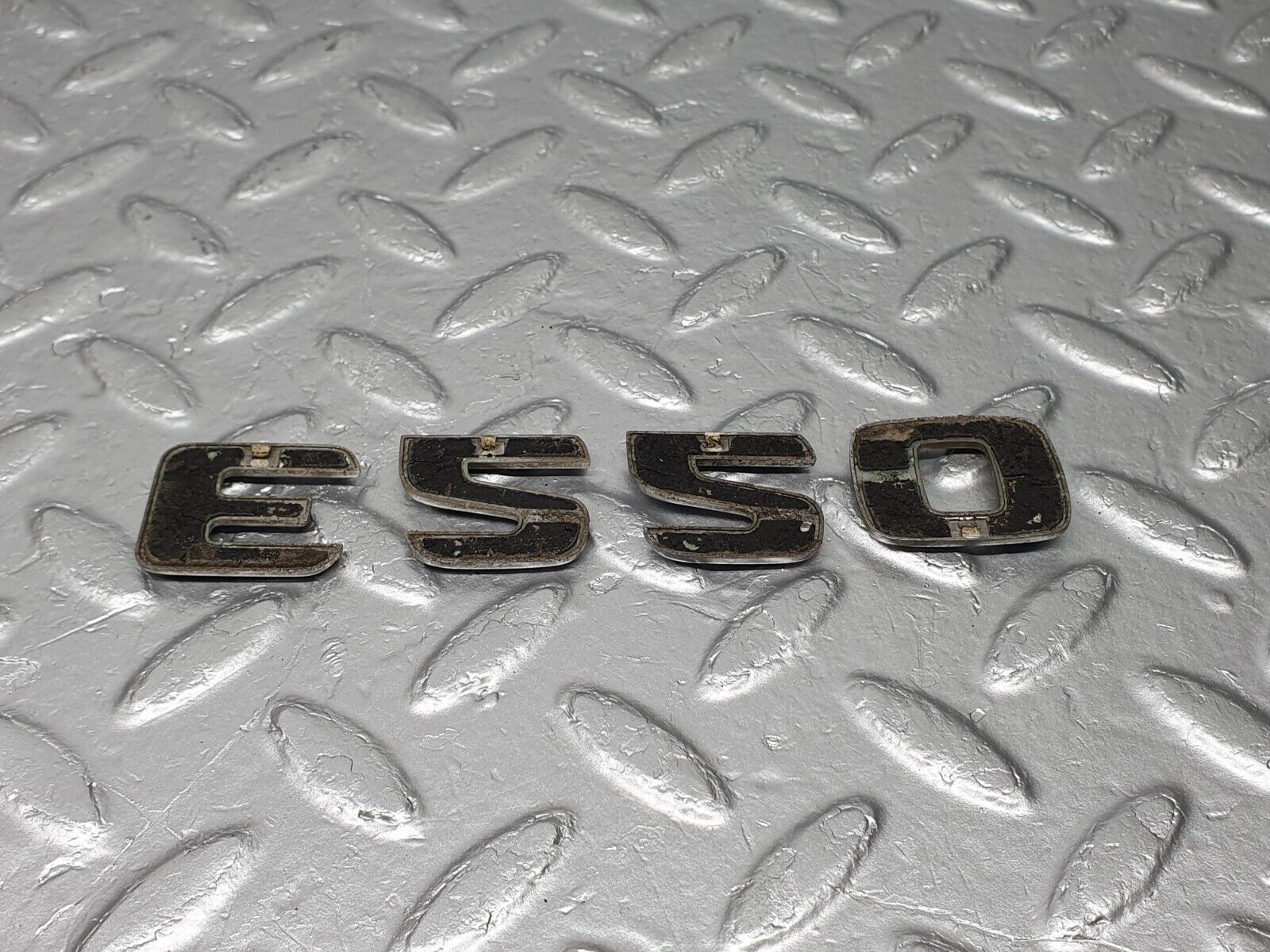 41302 Mercedes-Benz S124 E220 Wagon Trunk Badge Emblem