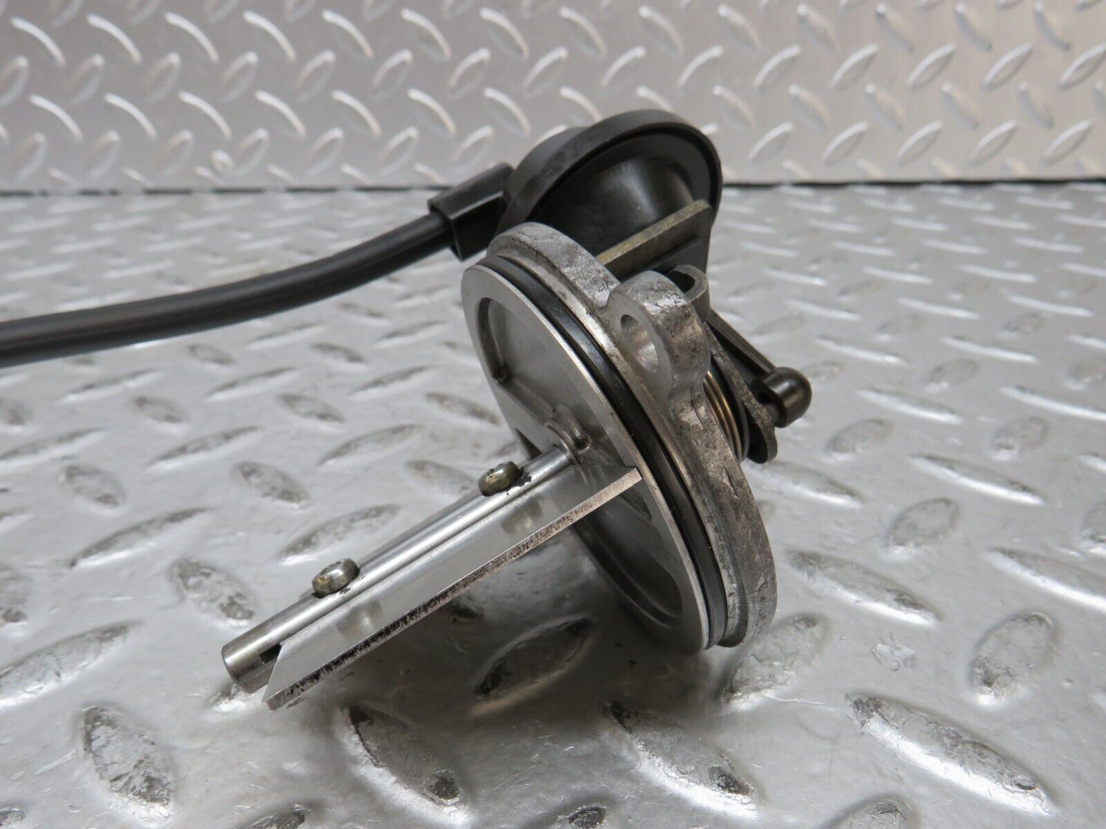 27707 Mercedes-Benz S124 300TE Inlet Manifold Flap Resonance Valve 6061400031