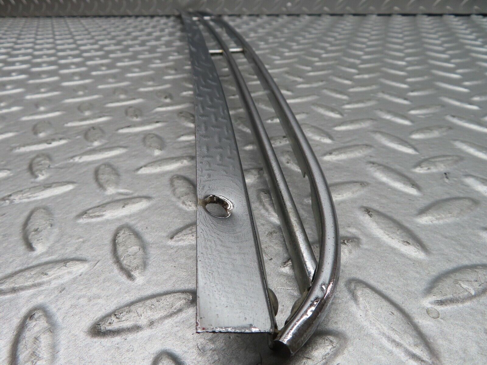 18449 Mercedes-Benz W111 220SE Coupe Air Intake Chrome Grill