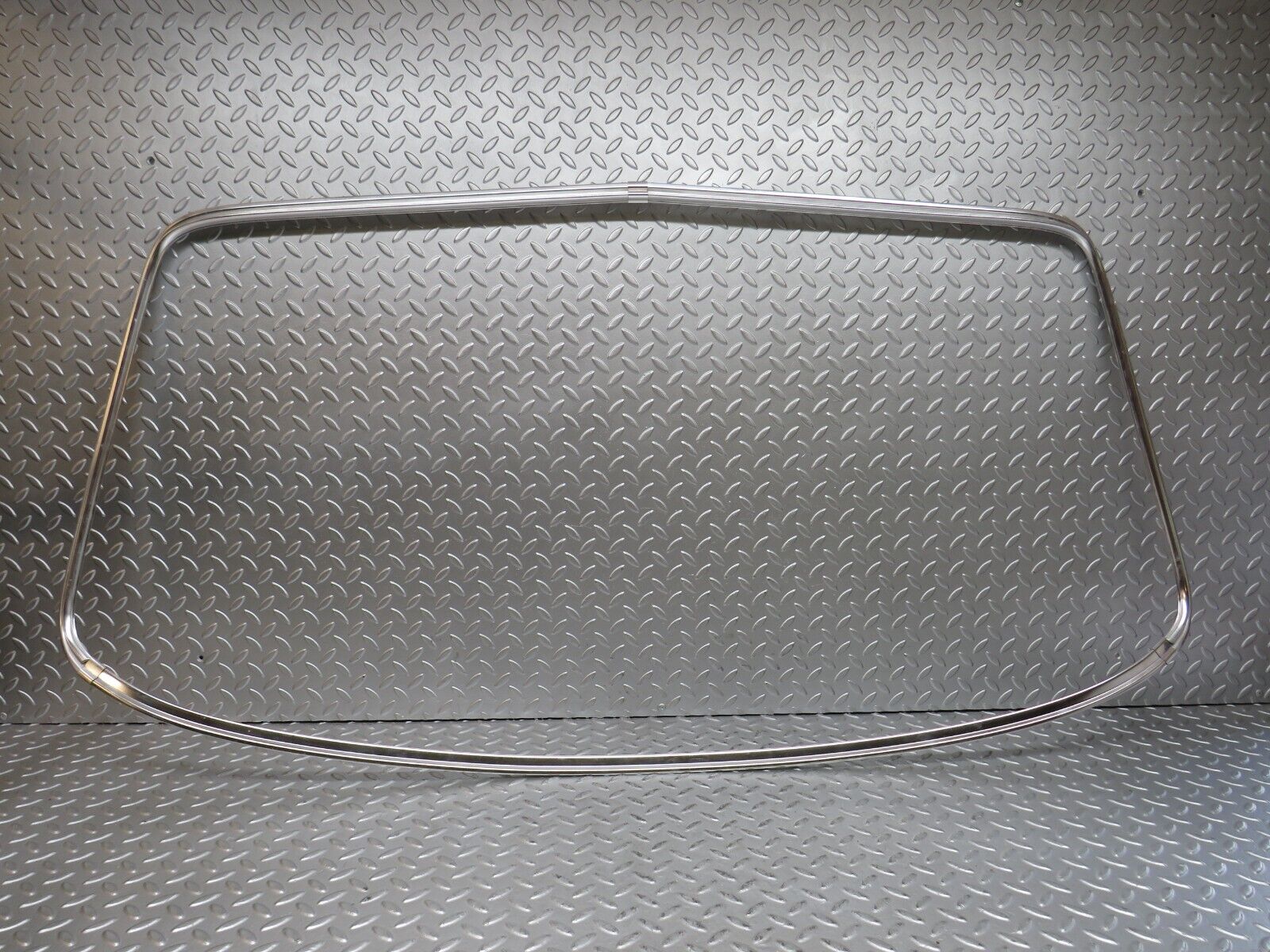 28182 Mercedes-Benz W123 280E Rear Windscreen Chrome Frame