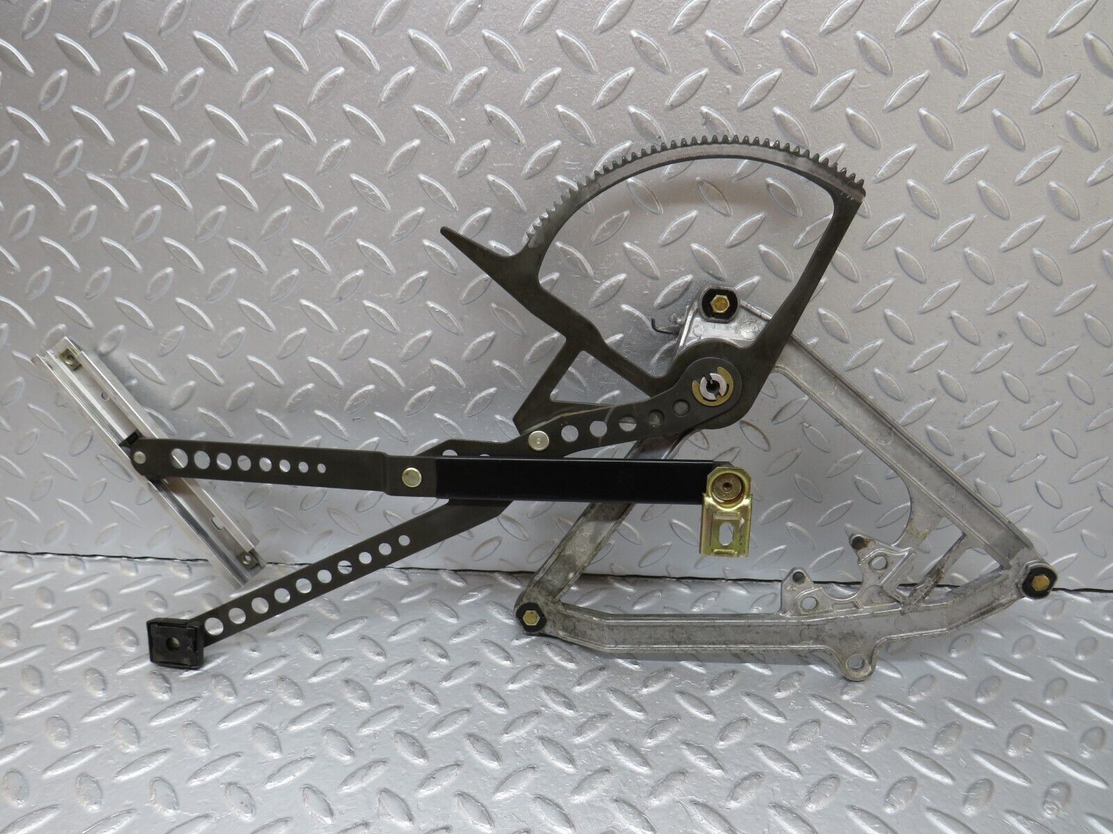 35988 Mercedes-Benz W126 420SE Front Left Power Window Regulator