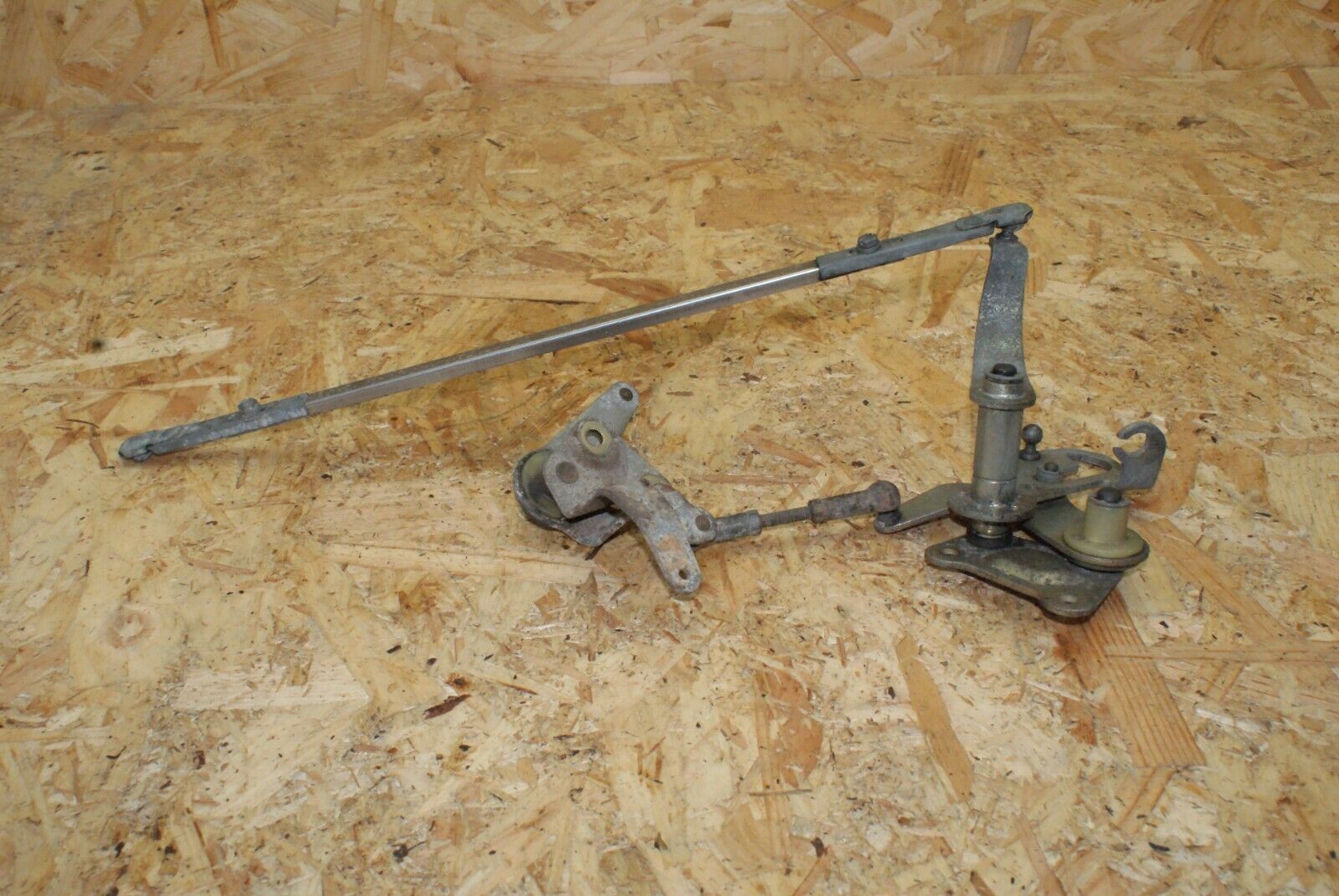 2404 Mercedes-Benz W123 280E Throttle Linkage Accelerator