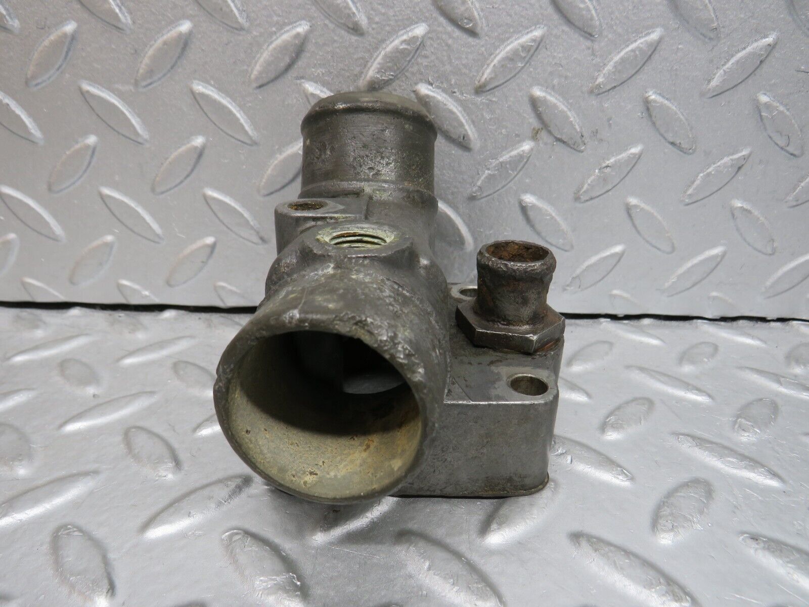 37676 Mercedes-Benz W109 300SEL Water Pump Housing Flange 1162011030