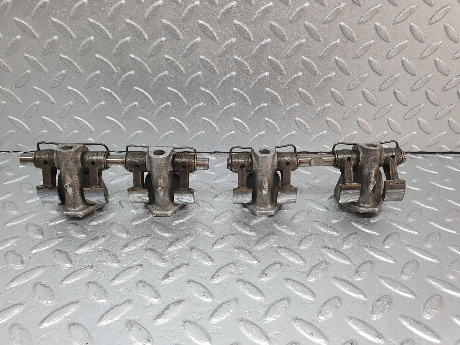 40868 Mercedes-Benz W123 240D Camshaft Rocker Arms 6160550010