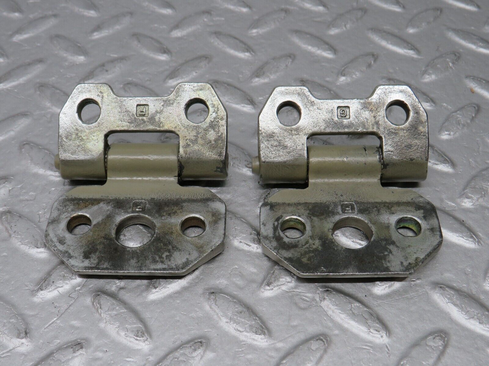 36615 Mercedes-Benz W201 190E 2.0L Door Hinge Right Side