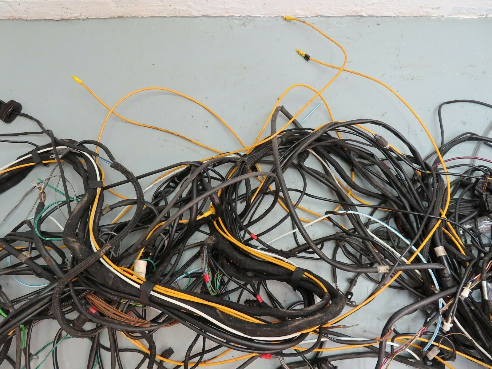 5942 Mercedes-Benz W124 230E Engine Chassis Body Wire Wiring Harness