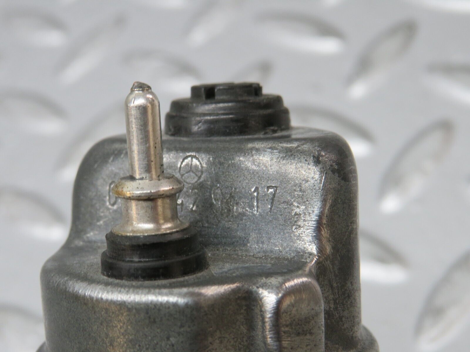 34244 Mercedes-Benz W124 260E Oil Pressure Sensor 0065429417