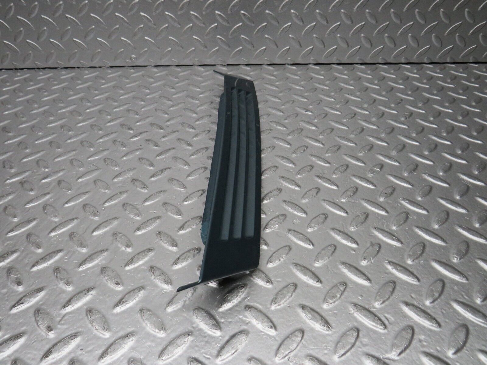 30809 Mercedes-Benz W201 190E 2.0L C Pillar Exterior Cover Left Side 2016980189