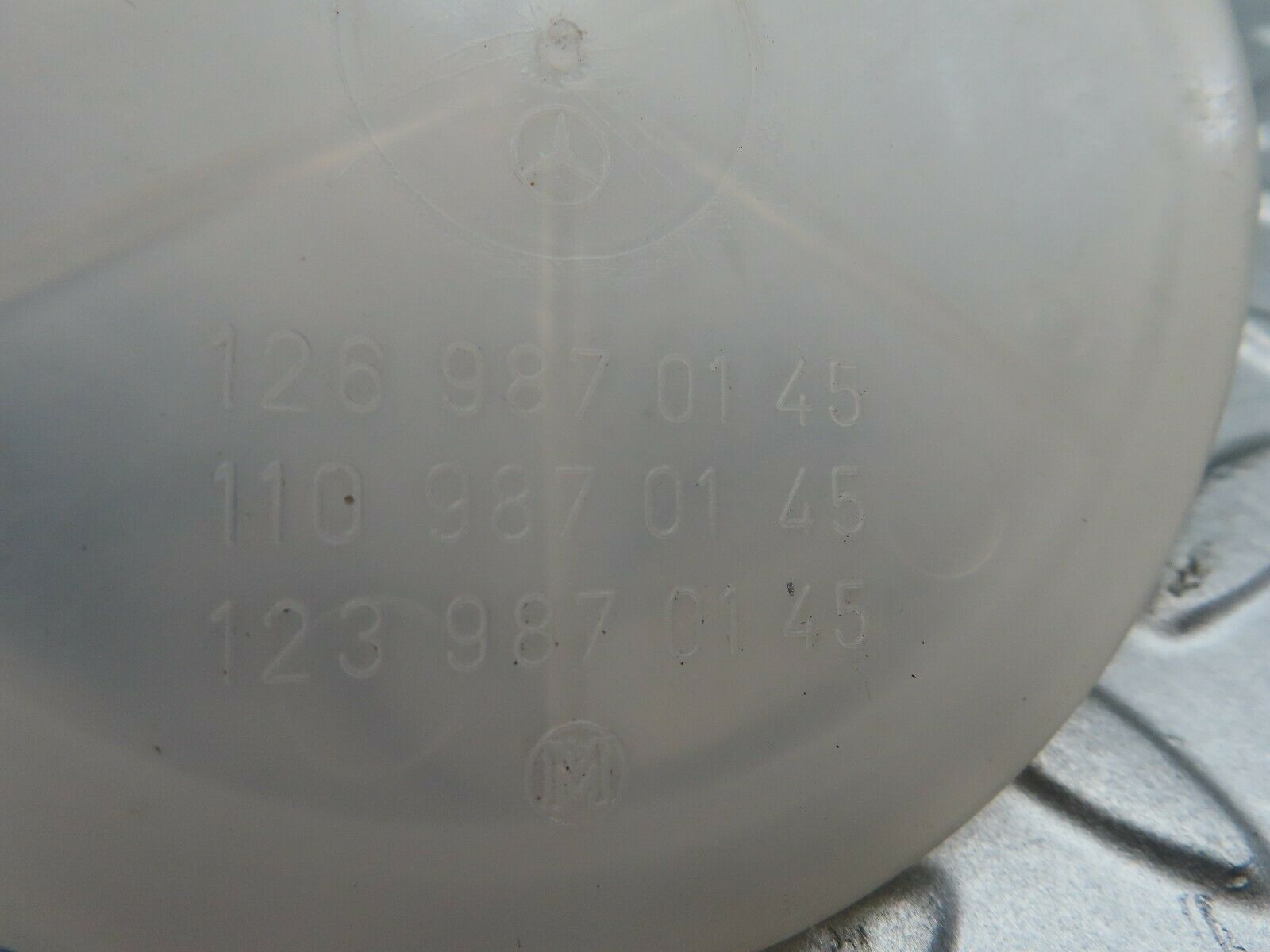 6634 Mercedes-Benz S124 E220 Wagon Lid Cover 1239870145