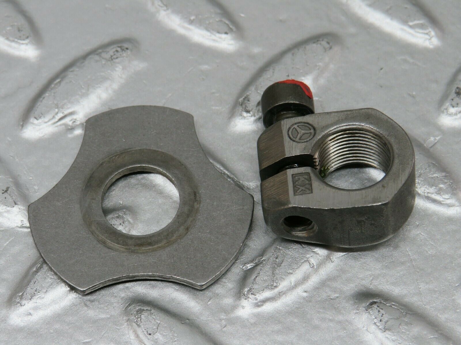 24419 Mercedes-Benz S124 220TE Wagon Wheel Hub Locking Cap