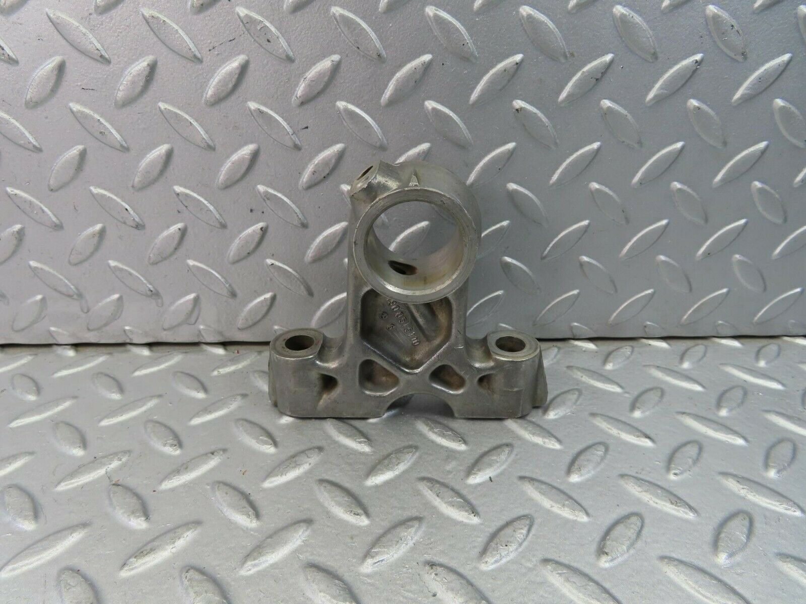 9000 Mercedes-Benz W108 Camshaft Tower Bearing 1800515110