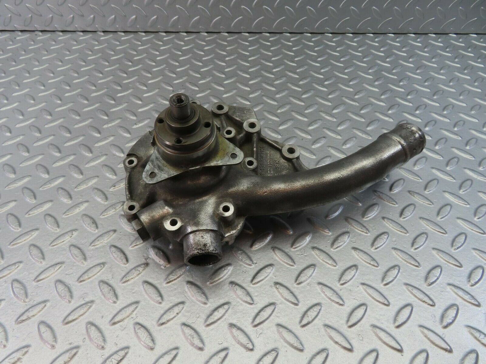 10556 Mercedes-Benz W201 190E Water Pump 1022012001