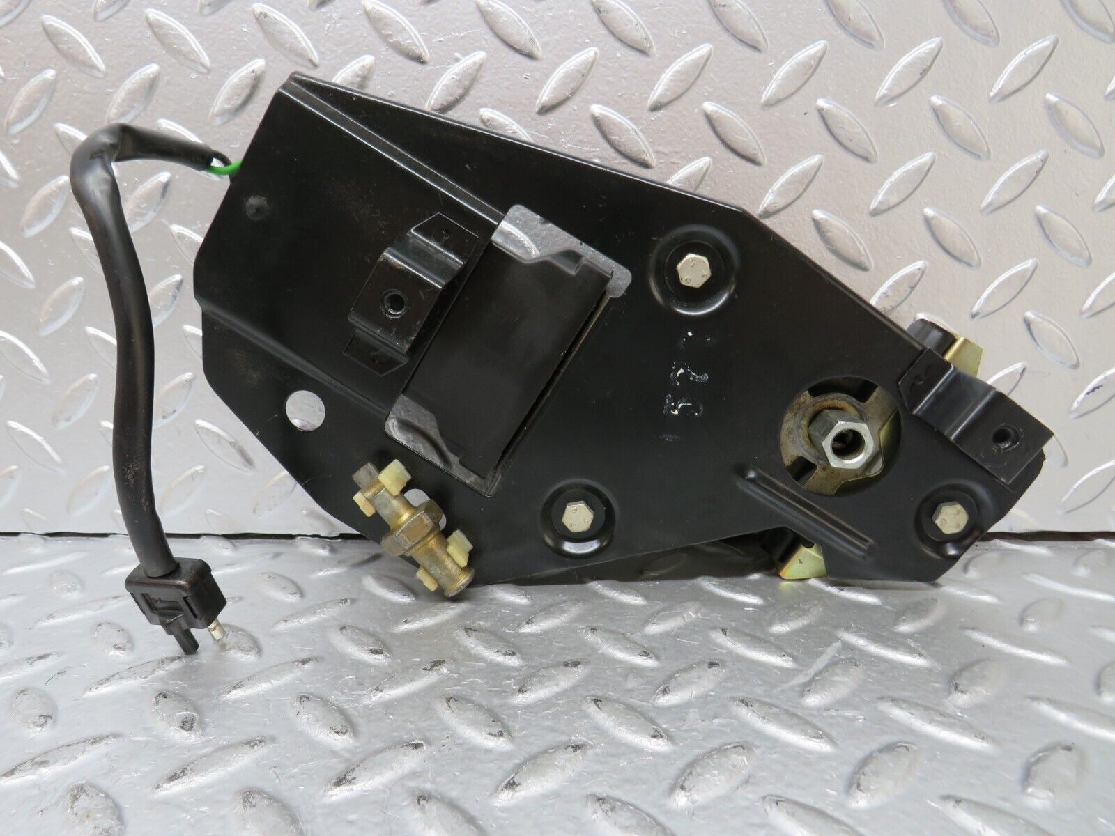 26215 Mercedes-Benz W116 450SE Sunroof Motor With Bracket 0008202807