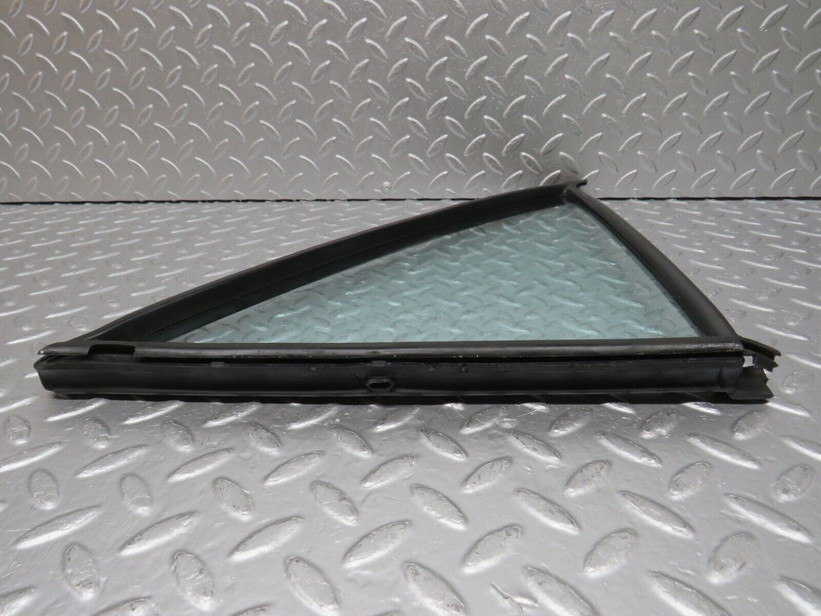 33144 Mercedes-Benz W126 Rear Right Quarter Window Glass 1267350224