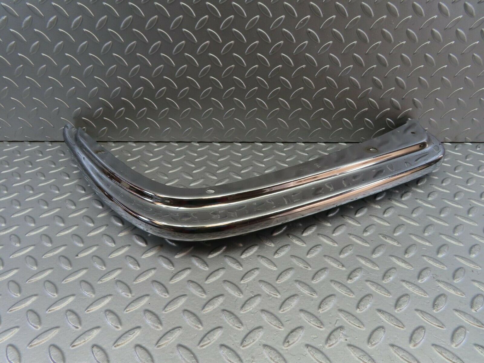 10616 Mercedes-Benz W108 Front Left Upper Bumper Corner