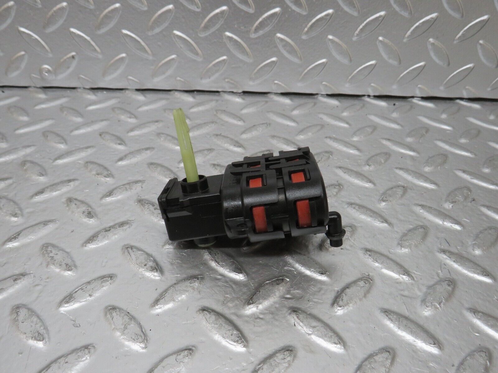 25042 Mercedes-Benz W140 S320 Heater Box Vacuum Actuator 9062700302