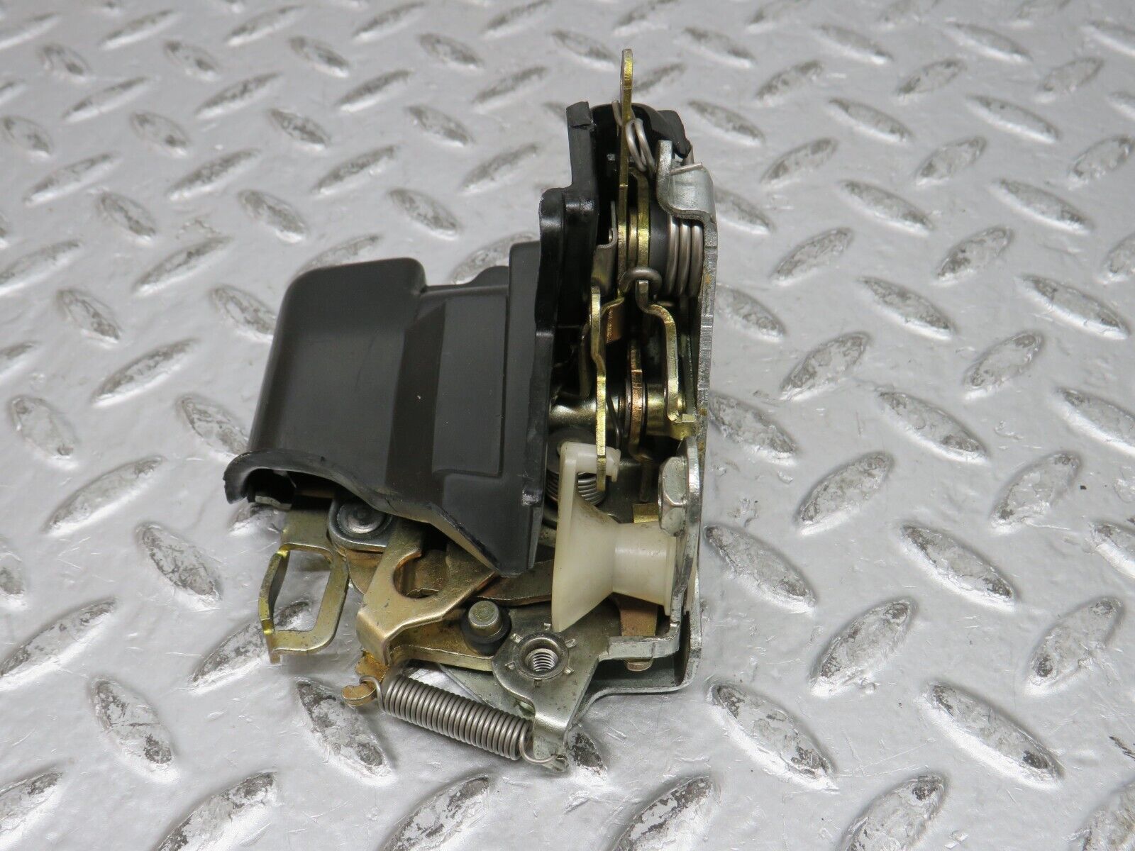 32141 Mercedes-Benz W123 230E Front Right Door Lock Mechanism 1237230208