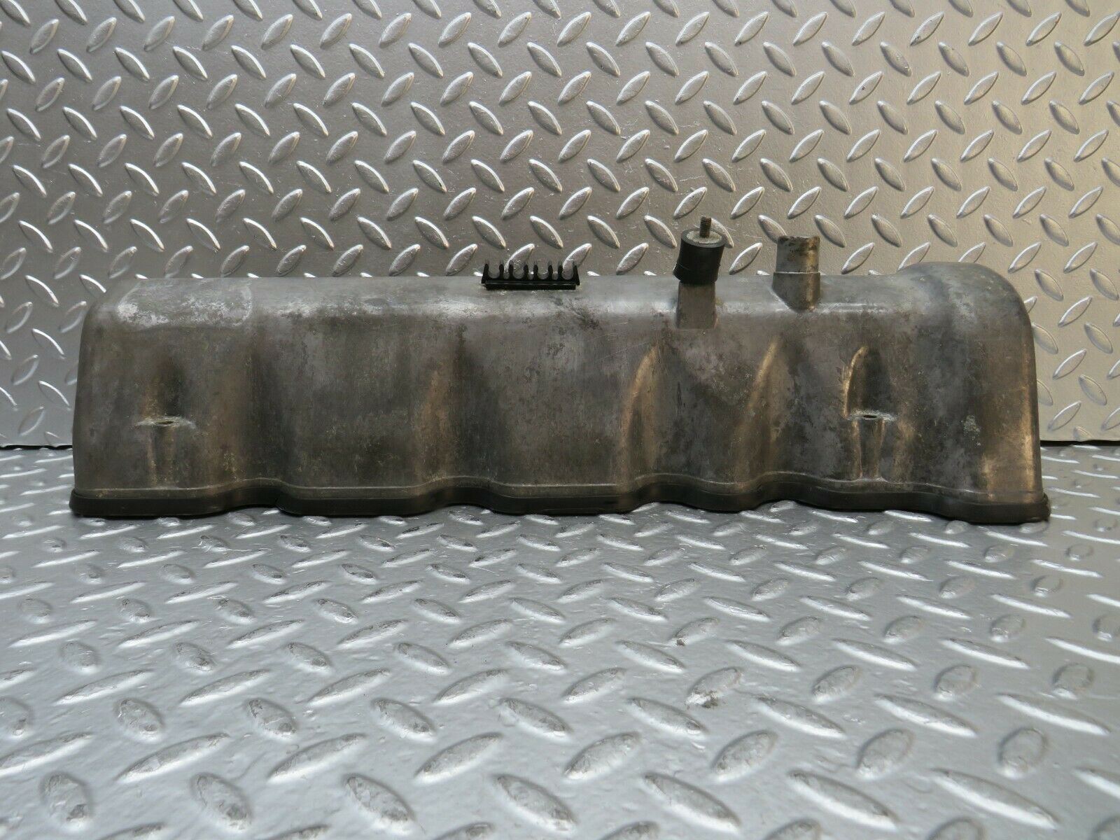 22818 Mercedes-Benz C107 450SLC Cylinder Head Valve Cover Left 1160163205