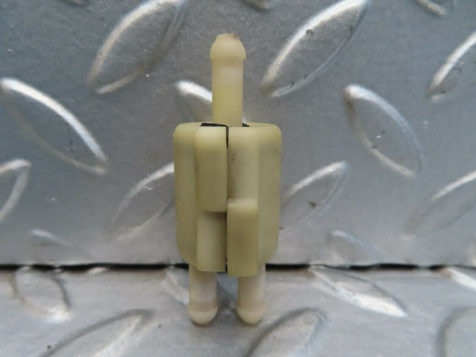 15488 Mercedes-Benz W123 230E Windscreen Washer Fluid Distributor