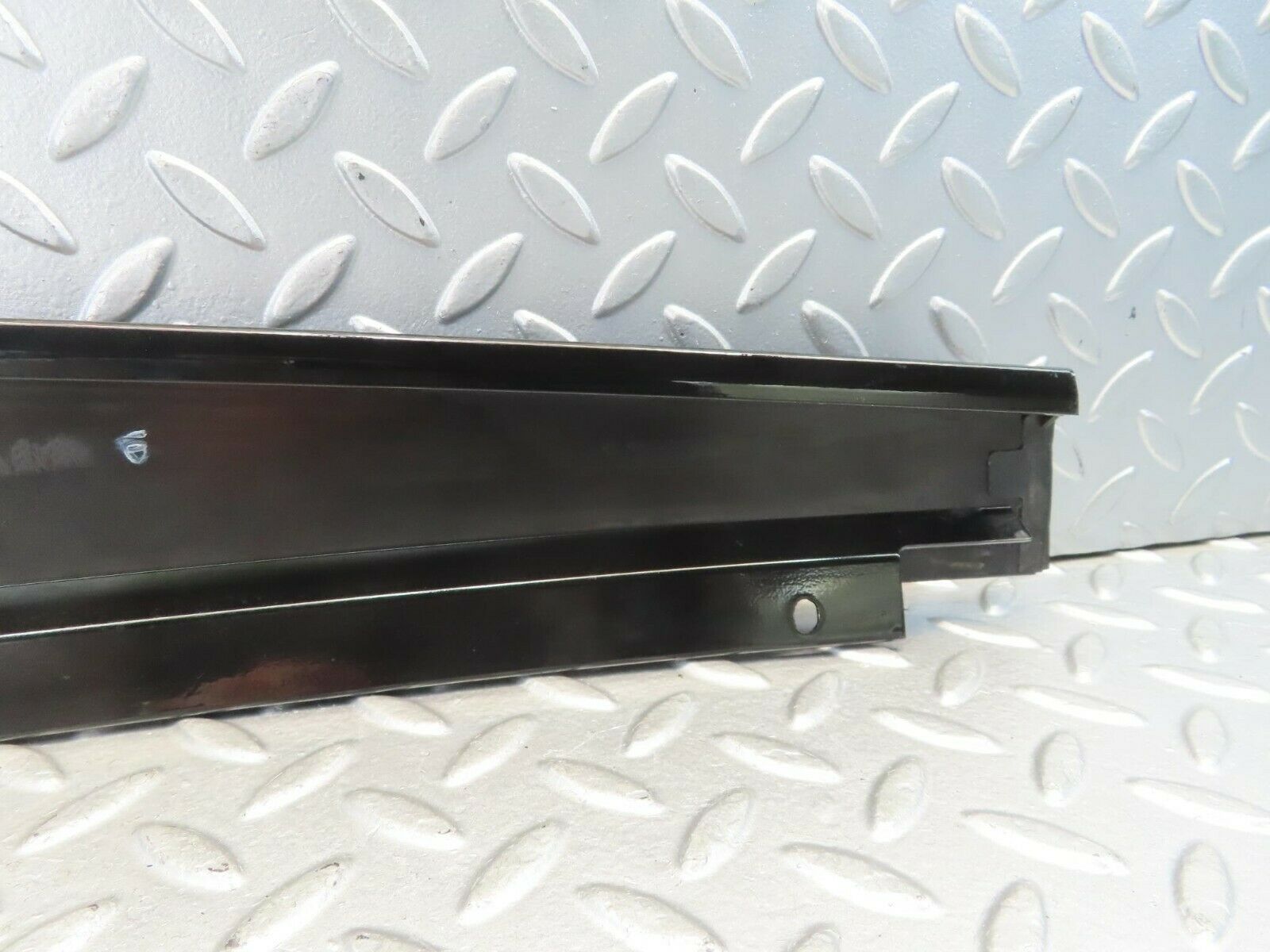 11157 Mercedes-Benz W221 S320 Rear Right Door Window Channel 2216901487