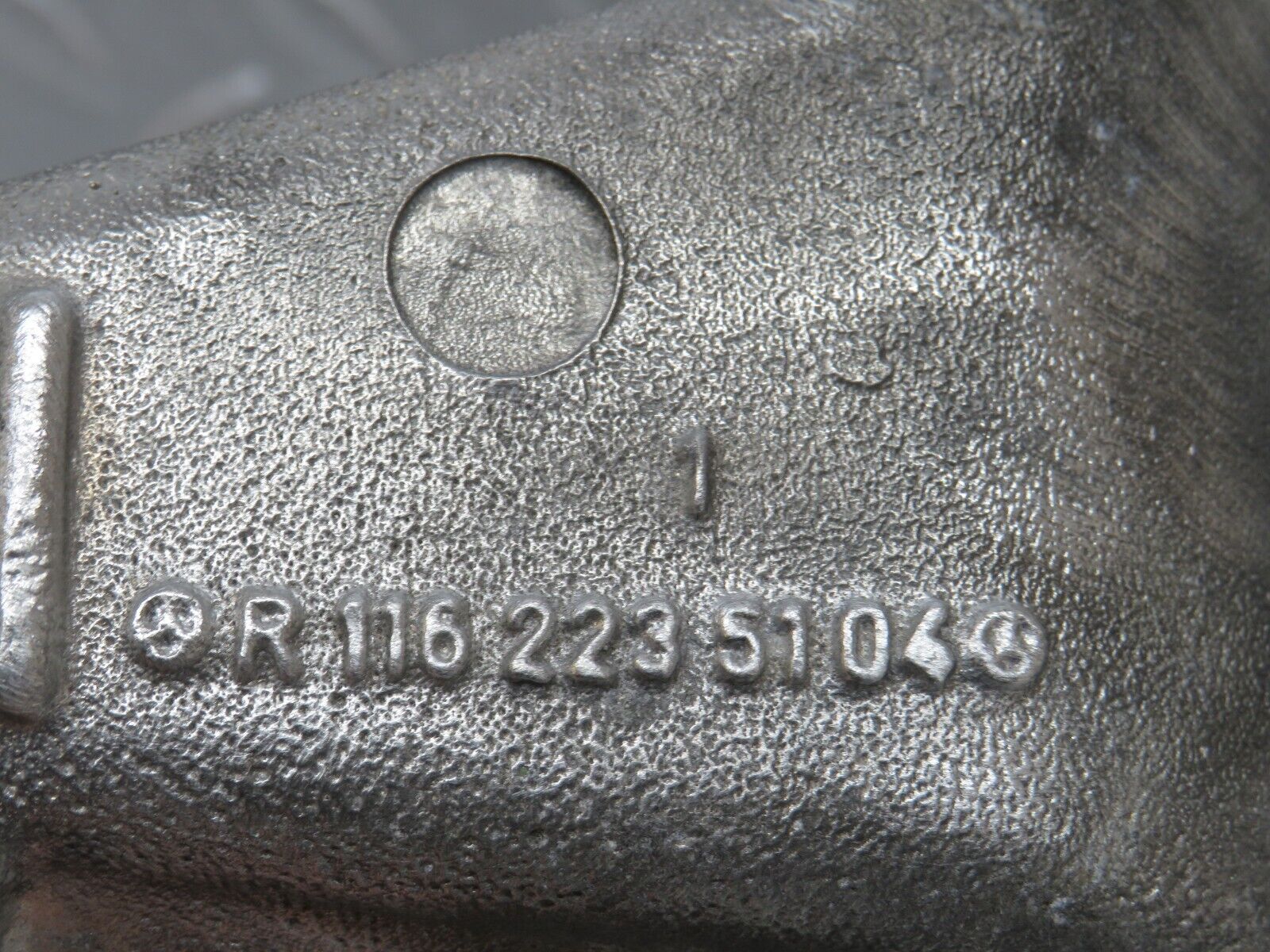 34506 Mercedes-Benz C126 380SEC Engine Mount Bracket Right Side 1162235104