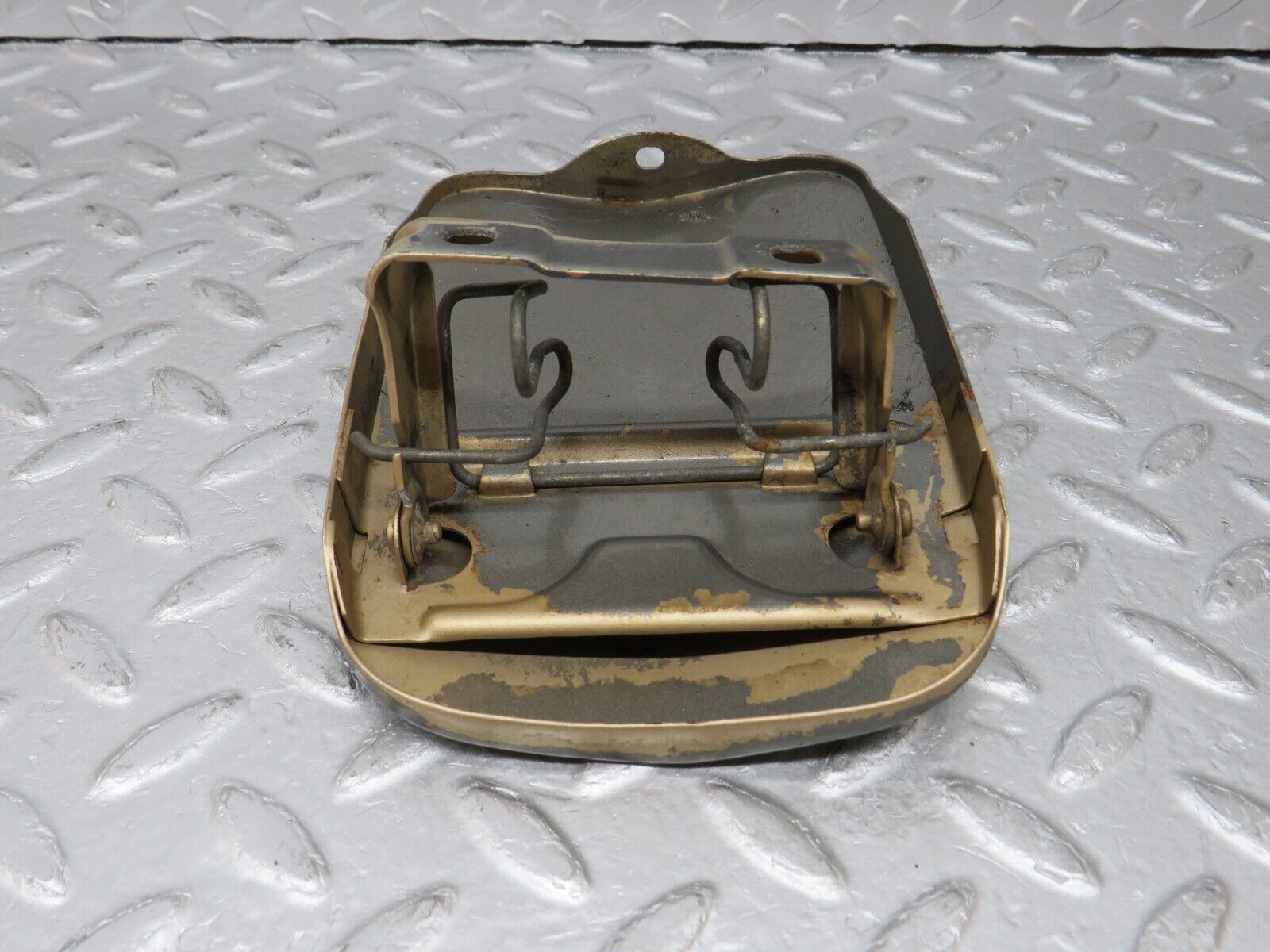 36007 Mercedes-Benz W126 420SE Fuel Tank Flap Cap