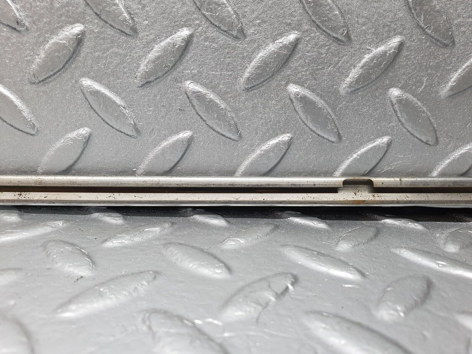 41299 Mercedes-Benz S124 E220 Wagon Tailgate Handle Chrome Moulding Trim