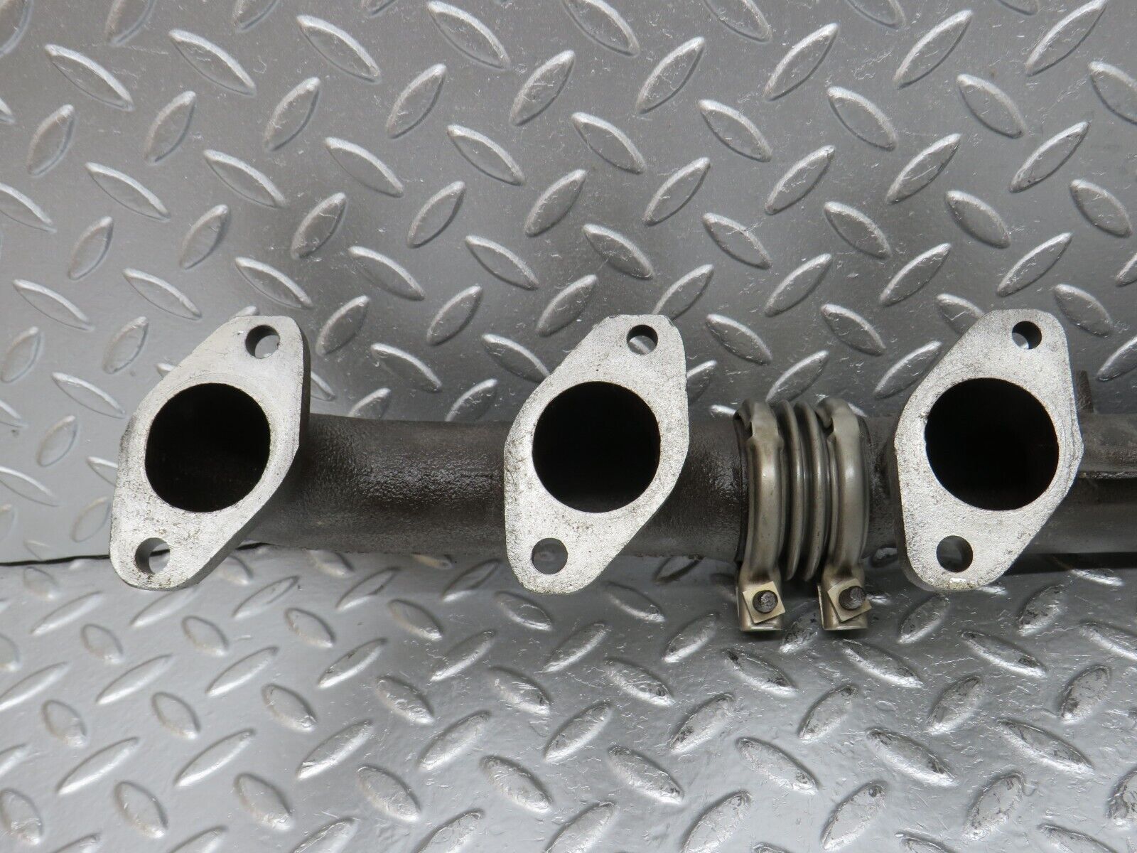 33115 Mercedes-Benz W126 380 V8 Exhaust Manifold Right 1161422402 1161420602