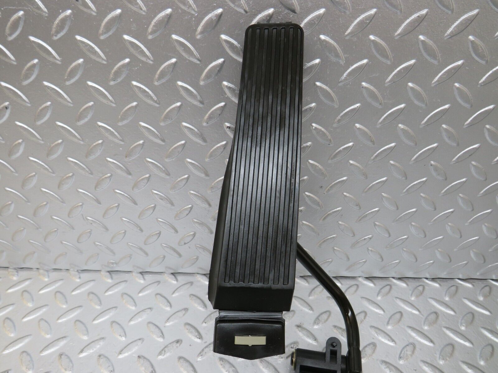 25806 Mercedes-Benz W124 280E Accelerator Pedal With Rubber 1233010082