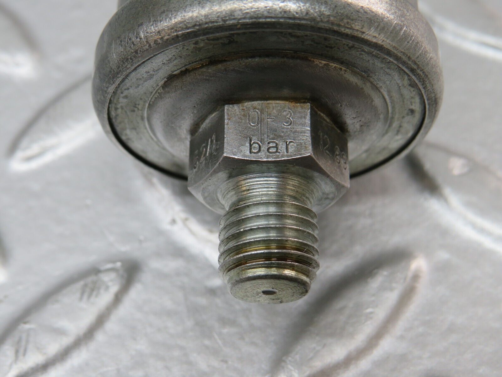 34244 Mercedes-Benz W124 260E Oil Pressure Sensor 0065429417