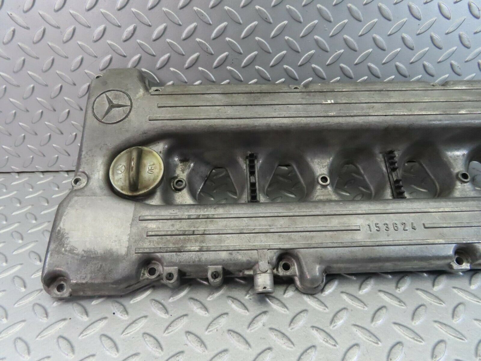 8551 Mercedes-Benz W123 Cylinder Head Valve Cover 1100160605