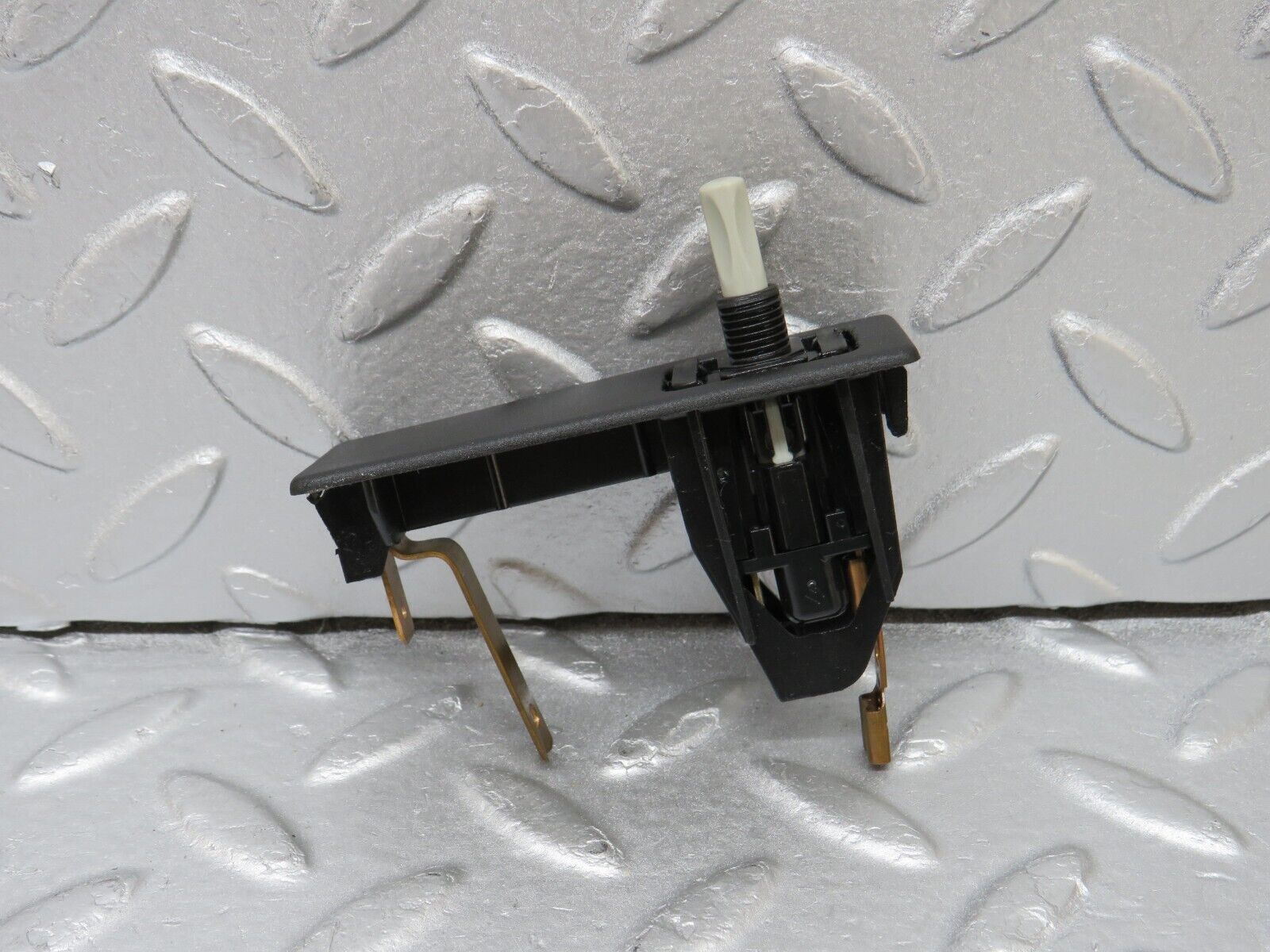 36587 Mercedes-Benz W201 190E 2.0L Trunk Boot Light Switch 2018201211