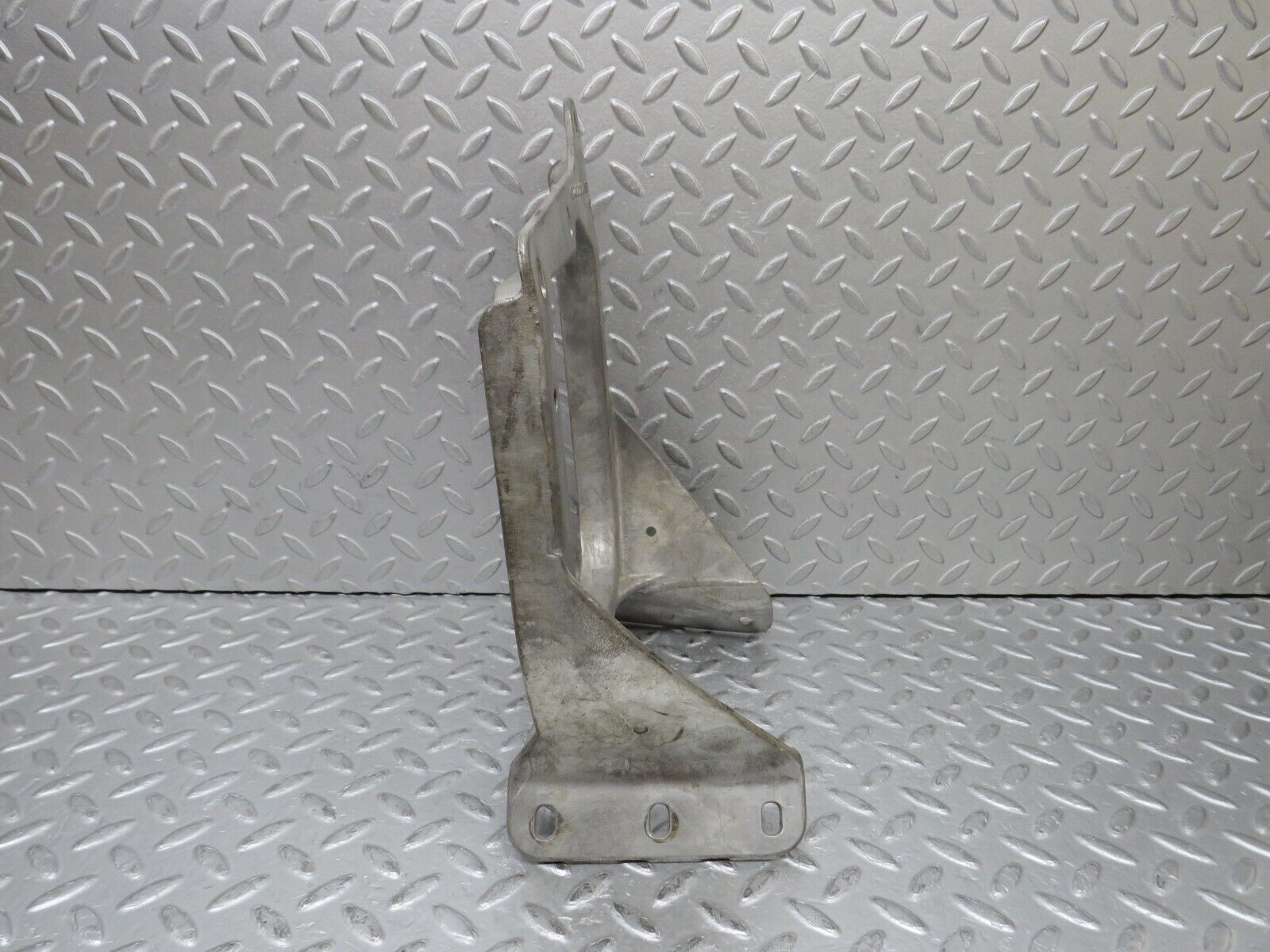 37964 Mercedes-Benz A124 320E Cabriolet Centre Control Support Bracket 1246282624