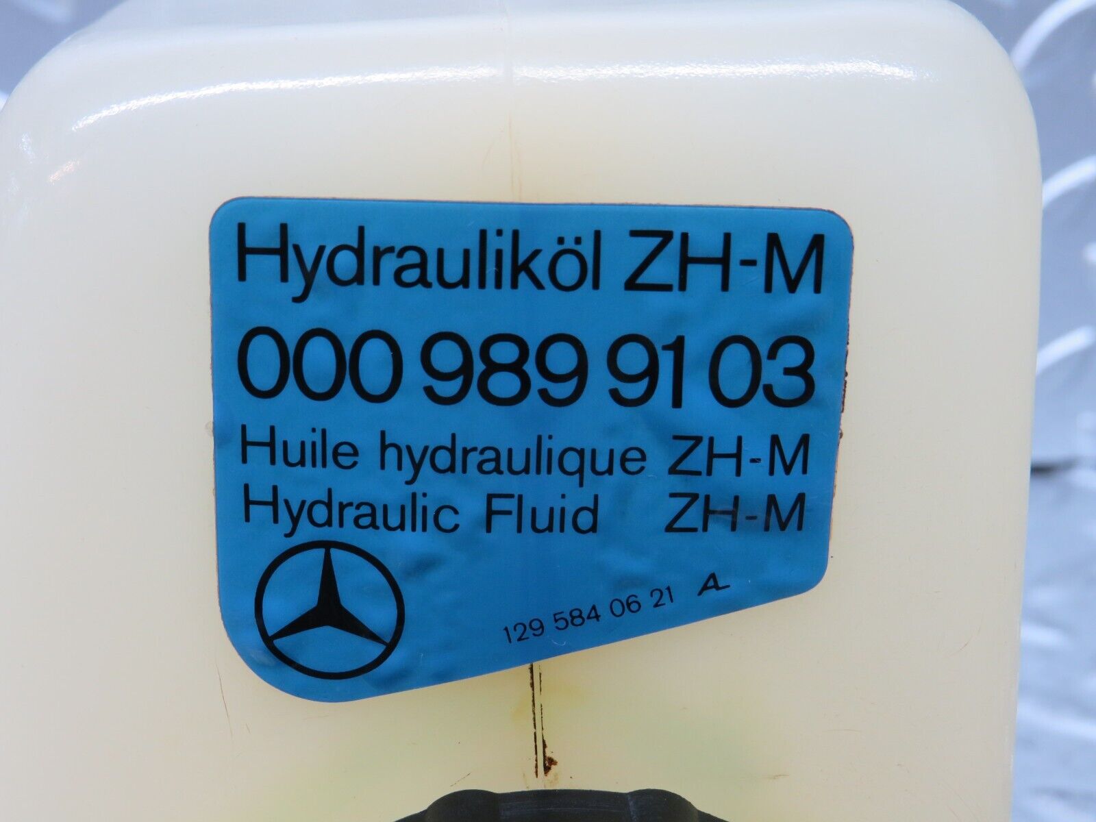 24875 Mercedes-Benz W140 S320 Hydraulic Suspension Fluid Reservoir 0009899103