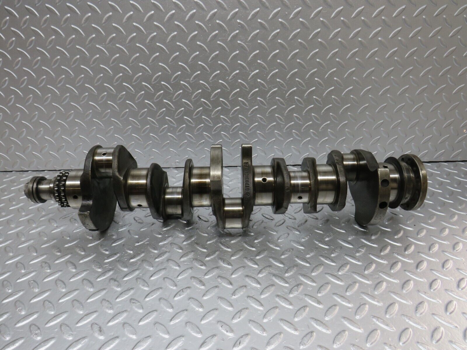 32929 Mercedes-Benz W123 300D Crankshaft OM617.912 6170310401