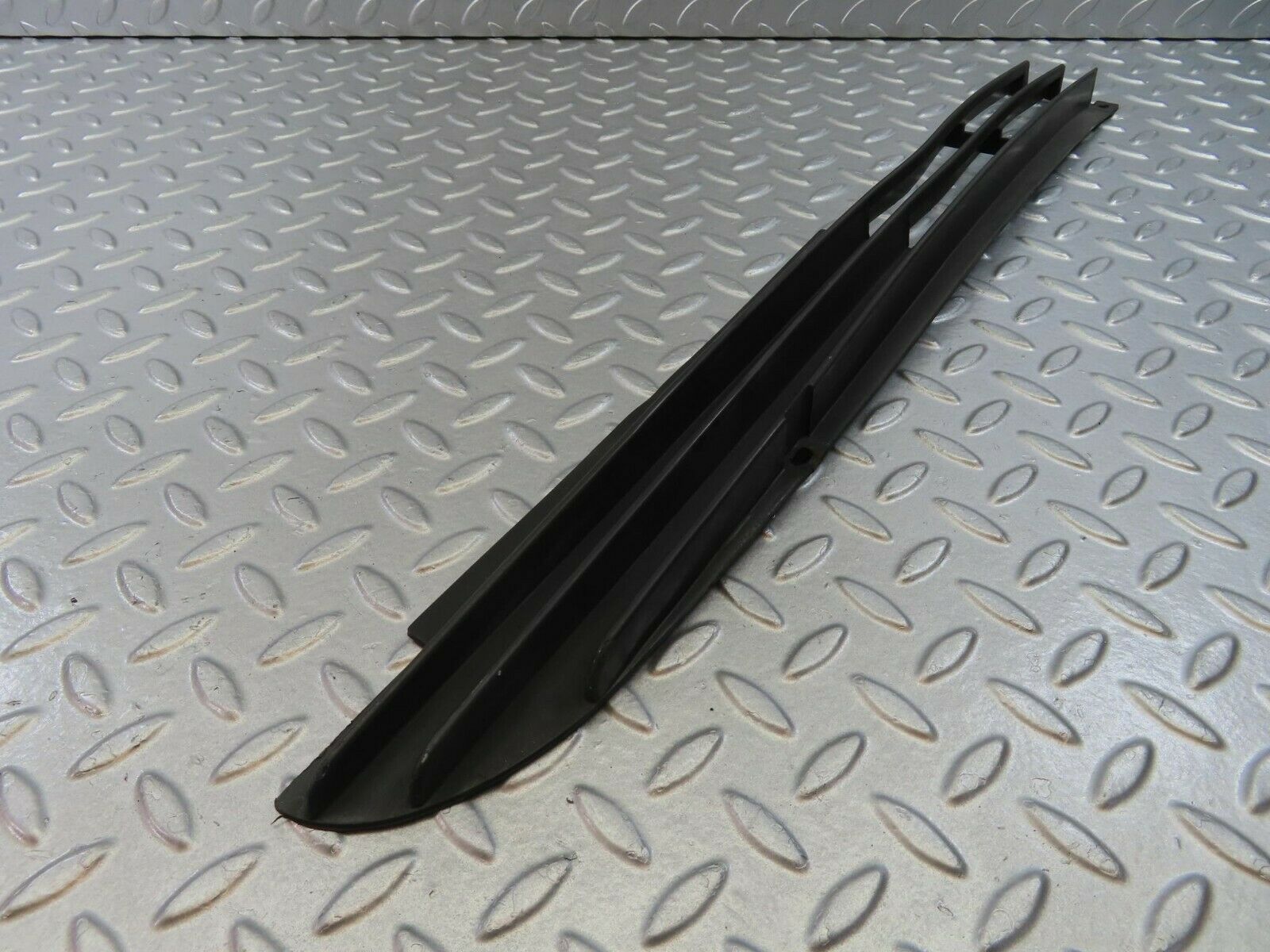 8863 Mercedes-Benz W115 Front Lower Grill Right