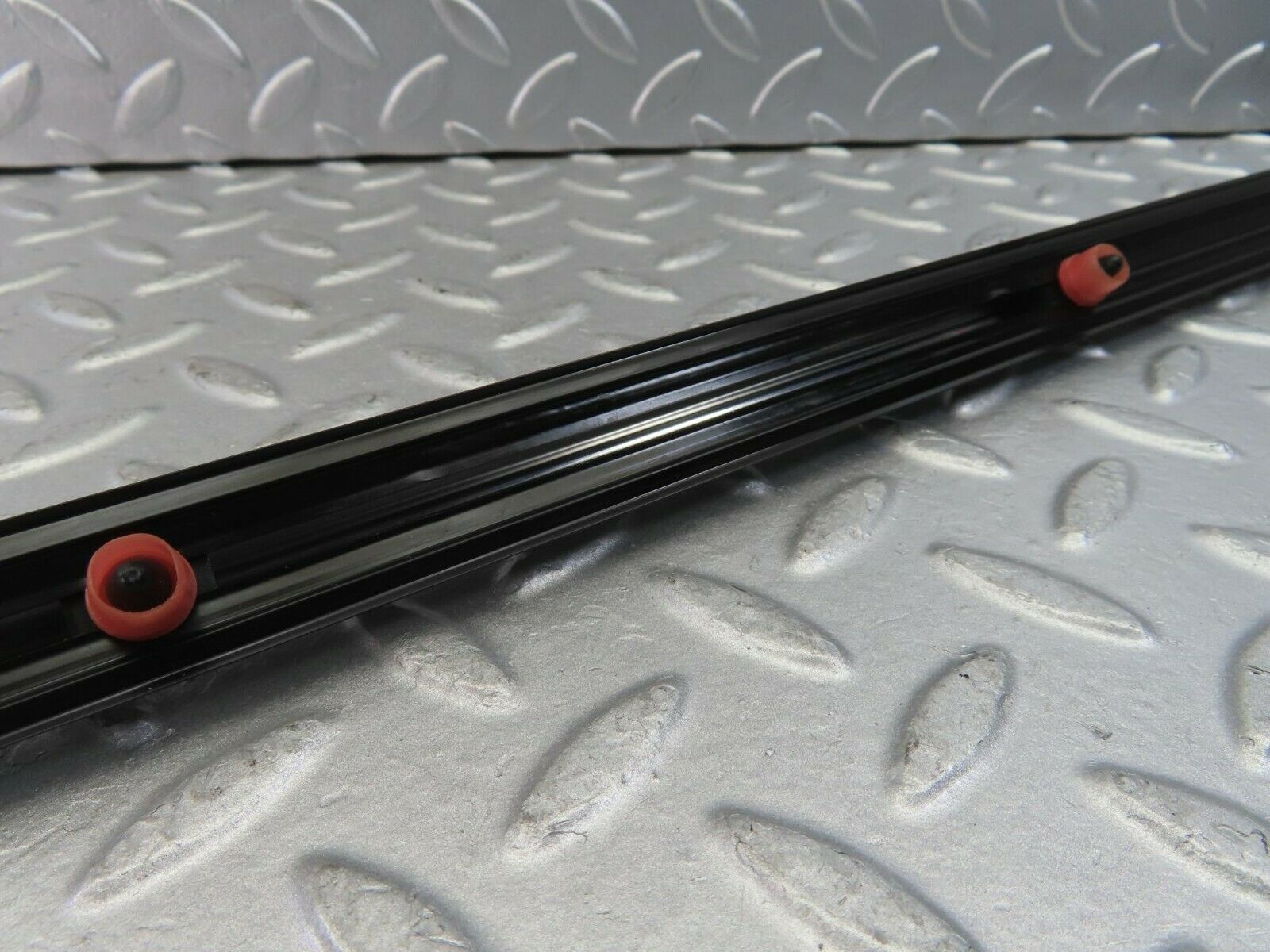 10247 Mercedes-Benz W123 Rear Left Door Centre Moulding Trim