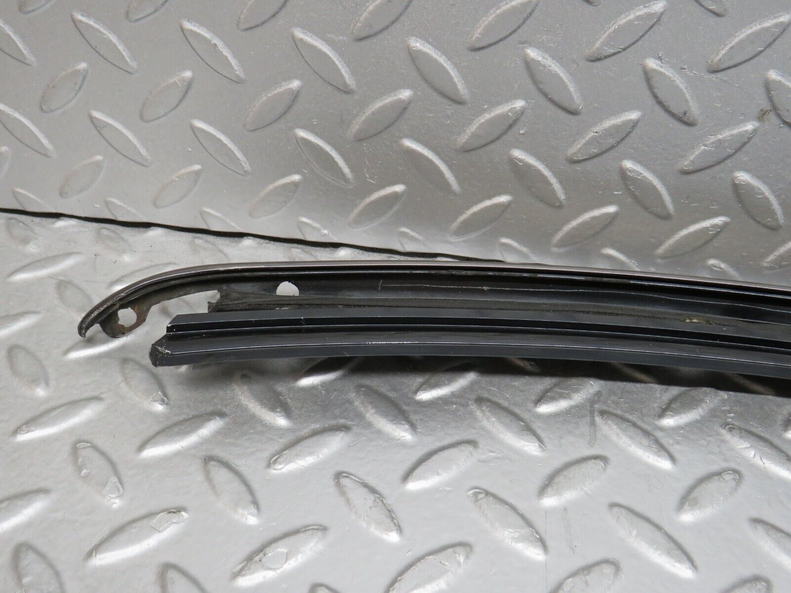 37889 Mercedes-Benz A124 320E Cabriolet Windscreen Top Moulding Trim